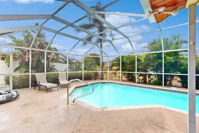 Image de Pristine Home | Screened Lanai with Pool & Alfresco Dining | Near Beach