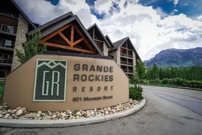 Image de Relaxing condo w/ swimming pool and hot tub <br> Free parking <br> Banff pass incl.