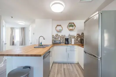 Image de I-Drive: Pool, Lake and Volcano Bay view