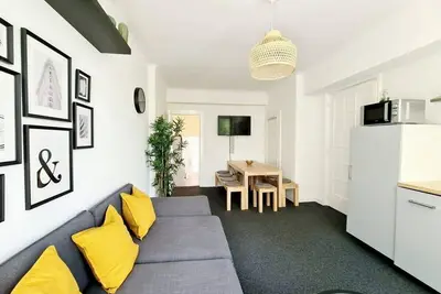 Image de Spacious Apt. for 9 in great location