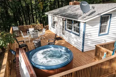 Image de 10 mins from Shenandoah National Park ~ Cozy Cabin