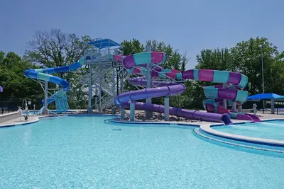 Image de Minutes from Main Street - Updated House w/ 4 Patios, Private Parking & Trolley