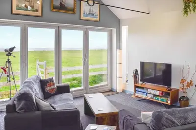 Image de 2 chambres à coucher à Walcott-on-Sea