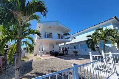 Image de Charming Canal-Front House | WiFi+Swim+Kayak+Fish