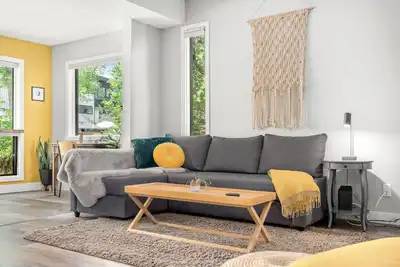 Image de Stylish Duplex - Near Dt. Self Check-In & Parking