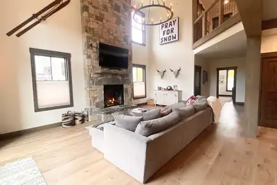 Image de New Custom Luxury Mountain Modern Townhome - Perfect For Summer Activites