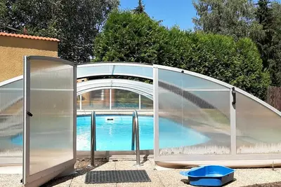 Image de Belle maison de vacances privée avec bain à remous, piscine privée, Wifi, Tv, terrasse, parking
