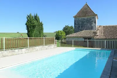 Image de Bel appartement dans une maison de vacances avec piscine, Tv, terrasse, vue panoramique, parking