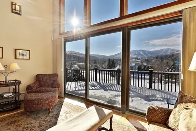 Image de MountainView - Luxurious 5800sf Retreat with Breathtaking 4-Season Views!