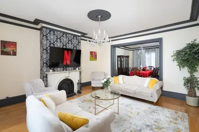 Image de Heritage Mtl 🔑 Huge 6Bedroom Waterfront Palace, Free Parking, Airport