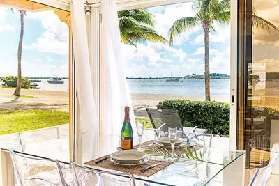 Image de Modern studio facing the Lagoon