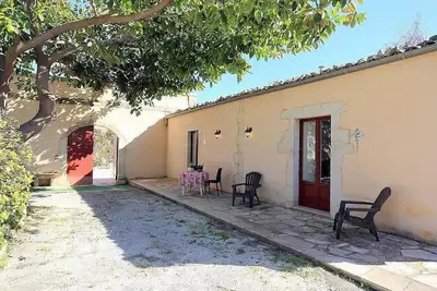 Image de Casa Sabedda B: A characteristic and welcoming apartment that is part of an ancient country house in a quiet position, surrounded by the Sicilian countryside, with Free Wi-Fi.