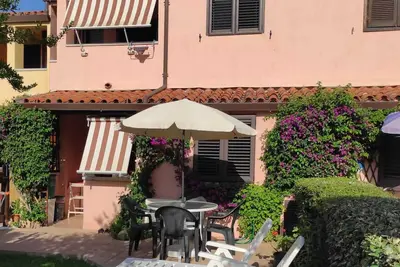 Image de Maison de vacances 'Villetta Agli Ulivi' près de la plage de La Cinta avec jardin et climatisation