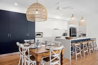 Image de Willows Pet-friendly, gorgeous home, stroll to the beach, sleeps 8