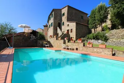 Image de Villa en Toscane avec Piscine et Vue