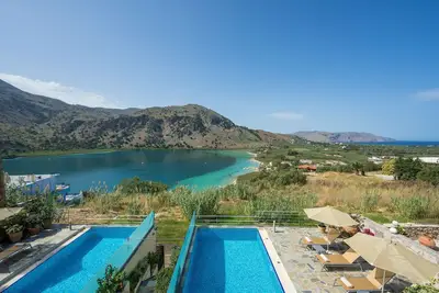 Image de Villa in Kournas Overlooking Giorgioupolis Bay