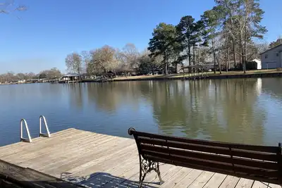 Image de Waterfront Family Lake House with Gameroom