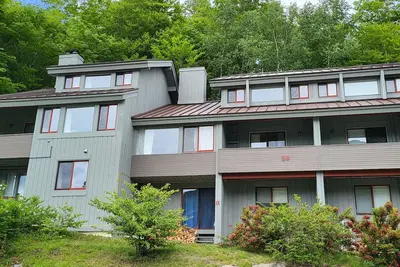 Image de Multi-level, Fp, mountain views, pool access, near Loon. C5902 by Lrs