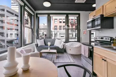 Image de Urban SoHo Suite in the Heart of Downtown!