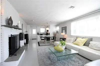 Image de Modern Cottage Near First Beach