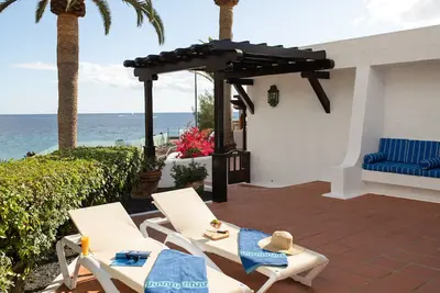Image de Vista Ajaches | A romantic 2 bedroom bungalow at Playa Chica Beach