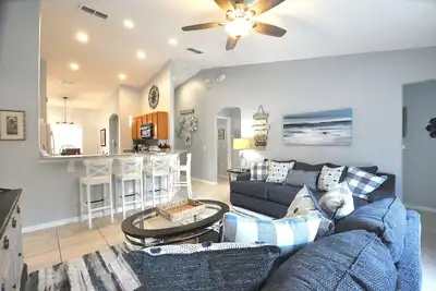 Image de Orlando BeachHouse ❤️ Expanded pool deck & HotTub Recent renos, close to Disney!