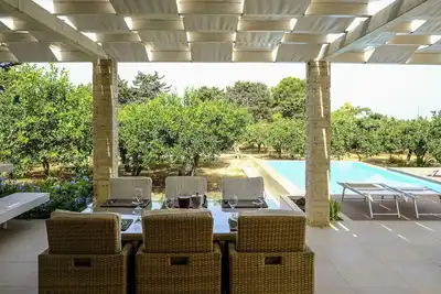 Image de My Rental Homes - Villa Adriana surrounded by a citrus grove with private pool