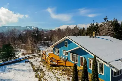 Image de Renovated, modern retreat with deck & fireplace - near skiing & hiking