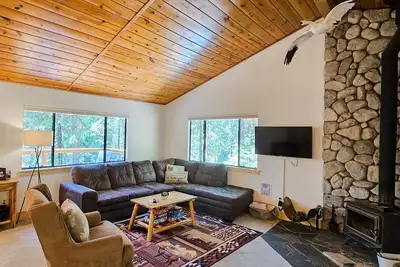 Image de Dog-friendly rustic cabin with modern design, free WiFi, and wood-burning stove