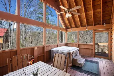 Image de Rustic Modern with amazing location& hot tub! Great location