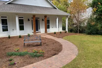 Image de Stunning Lakefront Home