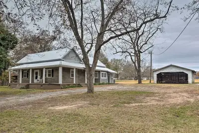 Image de Traditional Southern House with Front Porch!