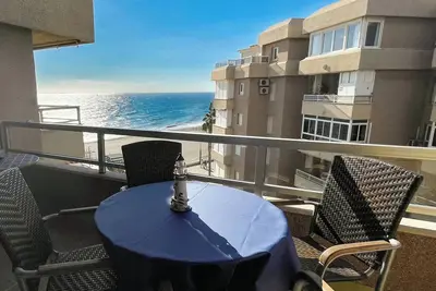 Image de Appartement Sol y Luna en bord de mer avec vue sur la mer, Wi-Fi et climatisation.