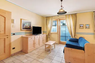 Image de Chalet \"Betty Apartment Larasc\" avec vue sur montagne, Wi-Fi, balcon et jardin