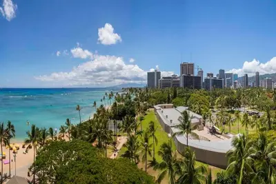 Image de Island Meets Urban! Updated Kitchen, Washer/Dryer, Free WiFi–Waikīkī Shore #806