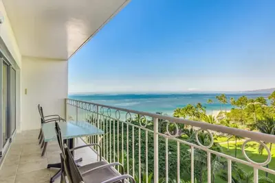 Image de Homey Condo w/Island Decor, Ocean View, Kitchen Ease, WiFi–Waikīkī Shore #812