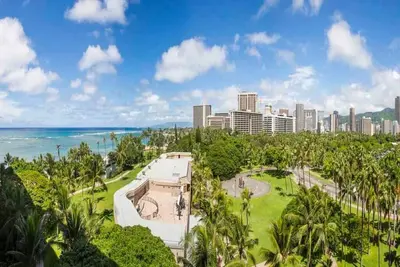 Image de Comfy Ocean View Retreat w/ Kitchen, Washer/Dryer, Free WiFi–Waikīkī Shore #816