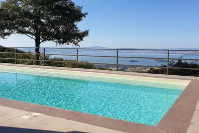 Image de Modern villa with breathtaking views of Lake Trasimeno, 75\" Tv, wallbox