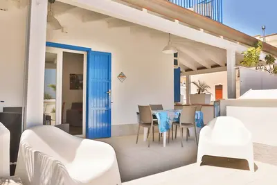 Apartment with Large terrace with sea view 150 meters from the beach Za