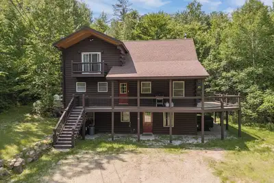 Image de River Valley Acres | 4 Bed, 3. 5 Bath