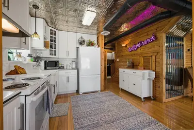 Image de Hill Country Cabin w/hot tub and dog friendly!