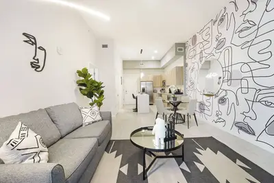 Image de One Bedroom Condo King Bed With City Views