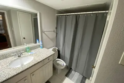 Image de 2bed 2bath quiet simple home away from home