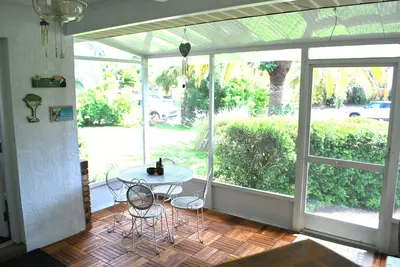 Image de Walk to Beach & Historic Downtown Venice - Rennovated 2 Bed, 2. 5 Ba, off-st pkg