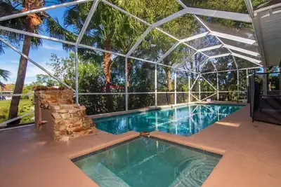 Image de Private 4/3 Beach Getaway; Heated Pool & Spa!