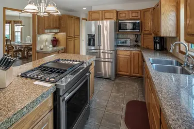 Image de Great Family Home | Ac, Hot Tub, Close to Town