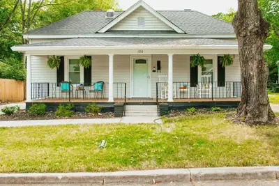 Image de Charming Southern Cove - Heart of Downtown Greer