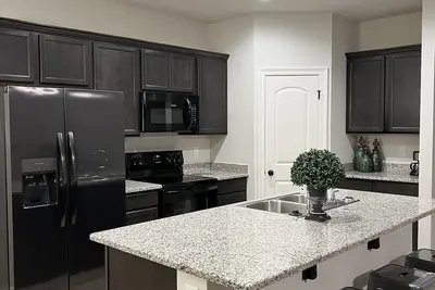 Image de Home in Brusly, set up for month plus stays. Contact for discounts.