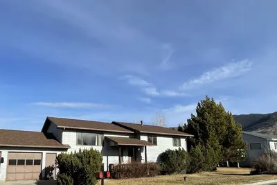 Image de Cozy and Quaint 2 Bedroom close to the Lady of the Rockies