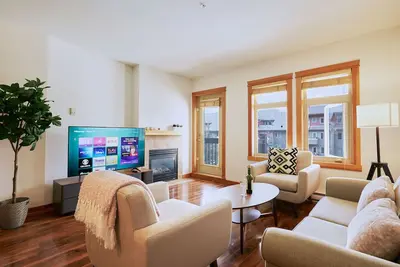 Image de Relaxing Mtn View Escape Condo w/ King Size Bed- National Park Pass Included!